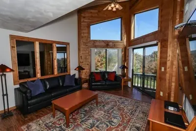 Image de Seven Springs Stoneridge 3 Bedroom + Loft Standard Condo, walking distance to slopes! by RedAwning