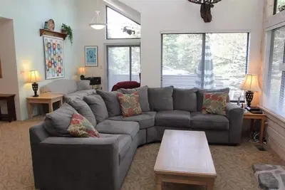 Image de Seven Springs 3 Bedroom Standard Condo with Loft and Mountain Views! by RedAwning