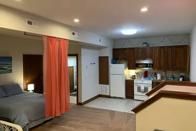 Image de Beach Side HideAway (1-Bedroom Condo) - Pets Allowed by RedAwning