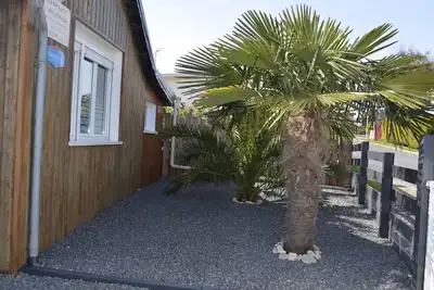 Image de Superbe chalet Aloha en face des plages du débarquement (100m de la mer)