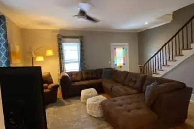 Image de Gameday Ready - 3 Bedroom Home w/Parking