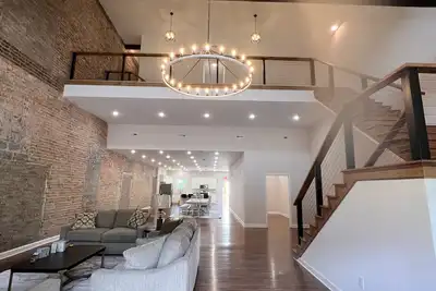 Image de Beautiful new Condo sleeps up to 16 on New River with Rooftop Deck view of Falls