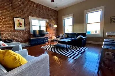 Image de Two spacious bedrooms with ample living space and a gourmet kitchen right in the heart of downtown Salida, this gorgeously furnished condo will not disappoint!