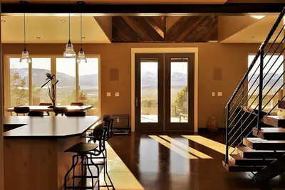 Image de Spacious, lavish home in Pinion Hills, with a hot tub overlooking Salida