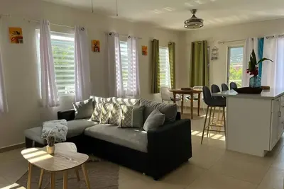 Image de Vacation & Remote Work Apt, near Beaches, Parks, Supermarkets, Public Tr, Parking