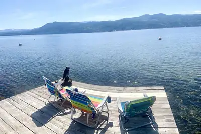 Image de Sunnyside Lakehouse - Semi-Waterfront - Shuswap Vacations & Sledding Accommodation