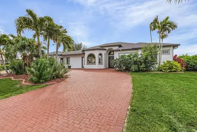 Image de Family retreat home * Gulf access * Pool/Spa