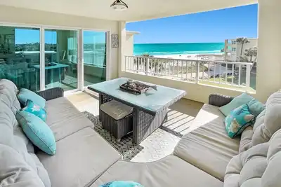 Image de Enjoy a Pure Bliss vacation with beach service & gorgeous balcony views!