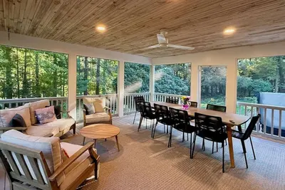 Image de Luxury Redo: Hot Tub, Playroom, Fire-pit, Sleeps 12