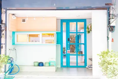 Image de Colorful home near the Train station