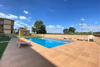 Image de Apt Laia, clime, piscine, parking.