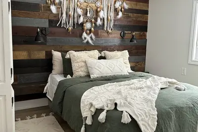 Image de Newly Renovated Family Waterfront Cottage w/Hot Tub and Wood Stove