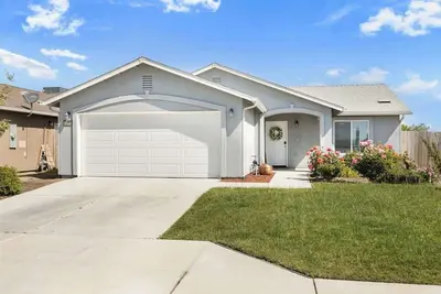Image de Bright & Comfy House Near Nas with Free Parking