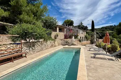 Image de Villa d'architecte climatisée avec piscine et dépendance pour 10