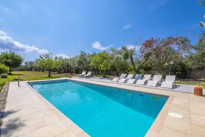 Image de Comfortable villa with garden and swimming pool.
