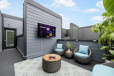 Image de Contemporary-3 Bedroom-Rooftop in the Heart of Downtown Conroe