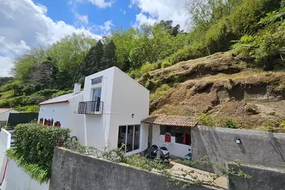 Image de Maison de vacances 'Paradise House Furnas' avec vue sur la montagne, terrasse privée et Wi-Fi