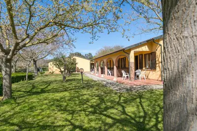 Agritourisme \"Il Girasole - Mirto\" avec piscine partagée, jardin partagé et Wi-Fi