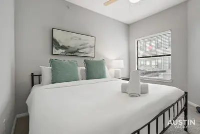 Image de West Campus Accommodations + Pool + King Bedrooms