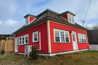 Millie's Bay Heaven - Historic Cottage on the Sea