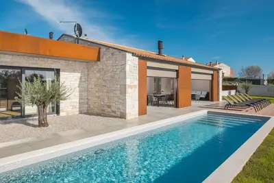 Image de Villa moderne avec piscine pour 6 personnes Ă Bale