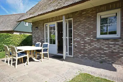 Charming 6-person holiday villa with 2 bathrooms and free WiFi