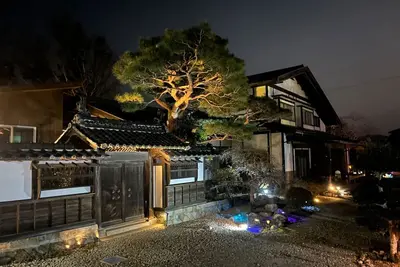 Image de A detached room with a cypress bath overlooking the garden and a large deck / Kitaazumigun Nagano