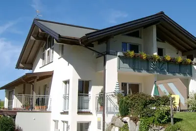 Image de Sunflower vacation apartment with infrared cabin