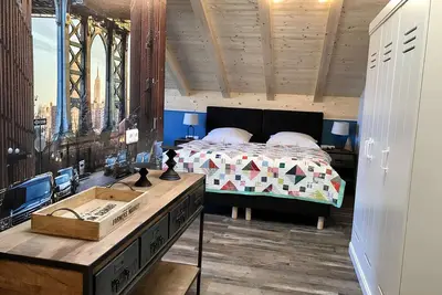 Image de Familienzimmer mit Schlafgalerie und Balkon