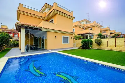 Image de Villa with private pool 400 meters from the sea!