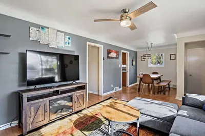 Image de Fabulous Ferndale Hangout * Basement * Fooseball