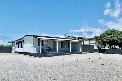 Image de Stansbury's Retreat: Offers Pet-Friendly Fun with Golf Course View