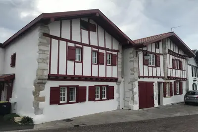 Image de Maison de Caractère, vue Panoramique Avec Piscine
