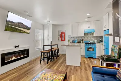 Image de Beaver Street Chalet w/Ac, Fully Fenced Yard, 3 Smart TVs, W/D, and Speedy WiFi