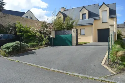 Image de maison contemporaine Dinan de 2 a 10places  en ville