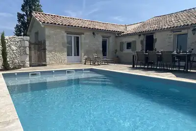 Image de Luxueuse maison en pierre restaurée avec vue vigne +piscine chauffée