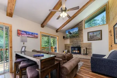 Image de Angel Falls- Riverside, Hot Tub, Game Room, Pets