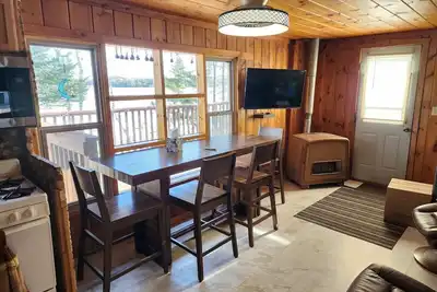 Image de Rustic cabin -Pontoon Available for Rent-