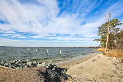 Image de Minutes from Downtown Easton and St. Michaels | Pool | Private Dock | Golf Cours