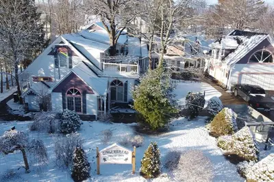 Image de Iconic Gingerbread House Inn