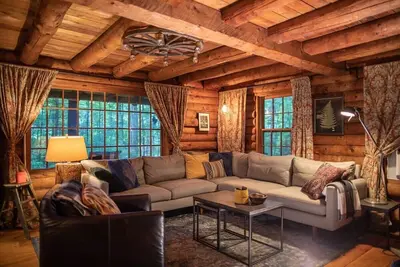 Image de Phoebe's Nest - Chic Log Cabin in Accord