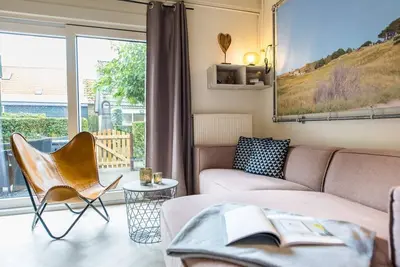 Image de Friese Antillen is a courtyard of 8 homes near of the beach and village Hollum.