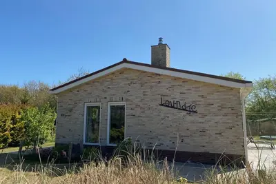 Image de A detached home Loundje located on the grounds of Klein Vaarwater in Buren.