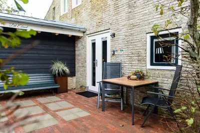 Image de Dit Eiland is a modern studio on the edge of the village Hollum.