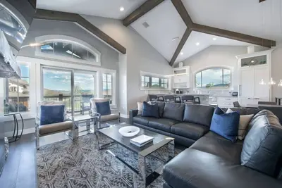 Image de Best Location on Fairway, Corner Unit!