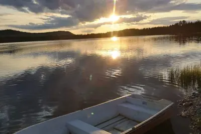 Image de Newly built holiday home with boat in the wilderness