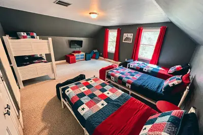 Image de Family Riverfront Retreat