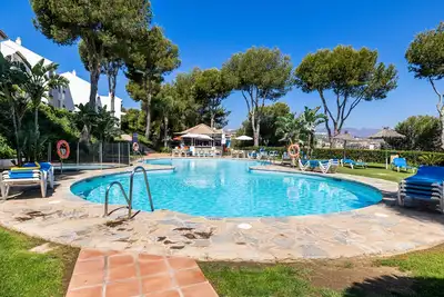 Image de Shiny 2br Apt w/ Views, Pool, Great Location