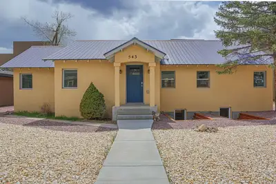 Image de Central A/C! Downtown, Game Room - Pet Friendly & Sleeps 10!