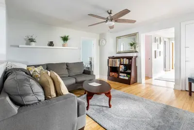 Image de Lower Park · Comfortable & clean close to downtown Burlington